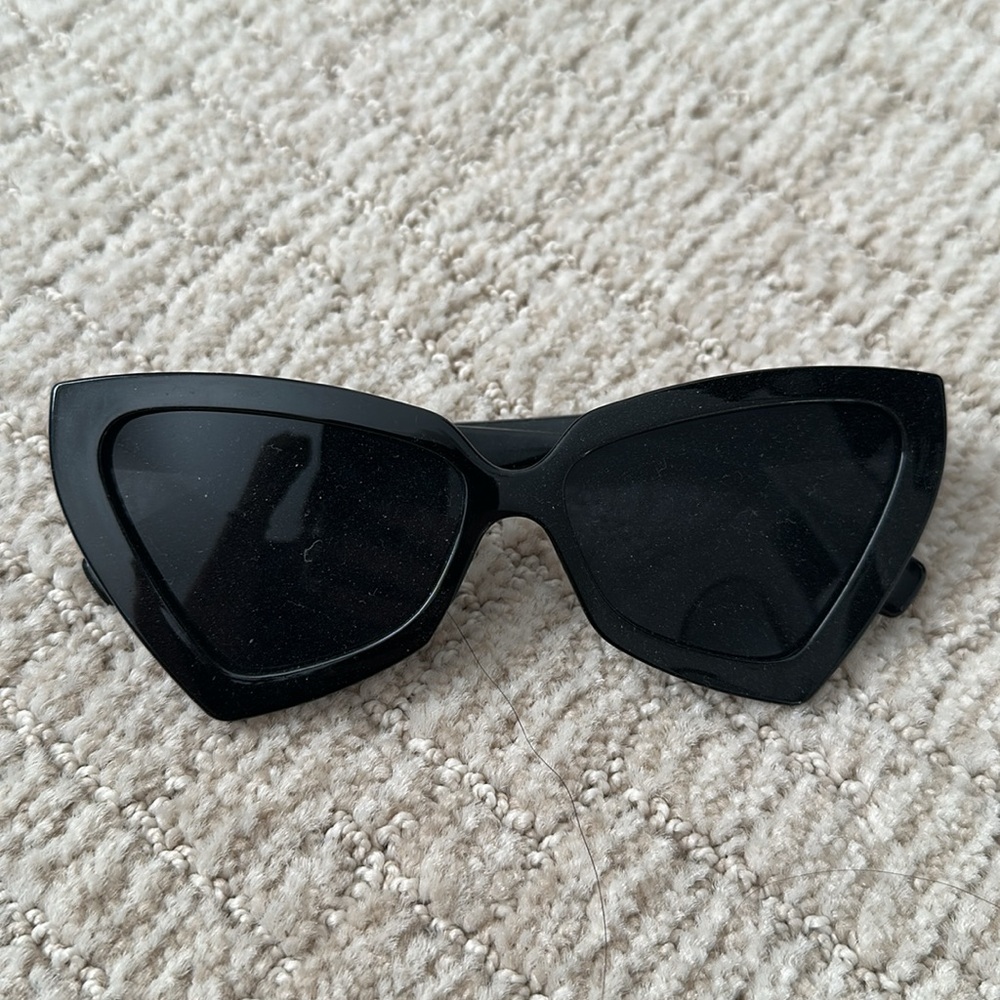 Chic Sunglasses Set - Picture 5 of 7